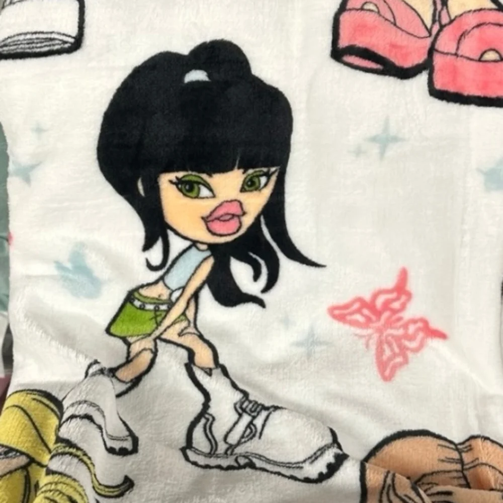 Bratz Blanket 🦋 - Picture 3 of 5